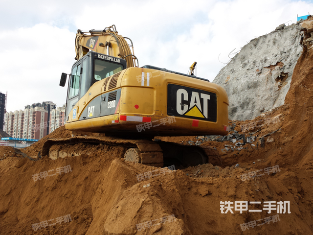 卡特彼勒320d挖掘机