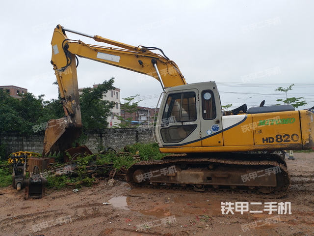 加藤hd820e挖掘机