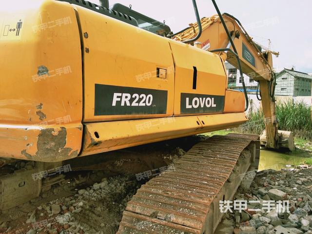 雷沃重工fr220-7挖掘机