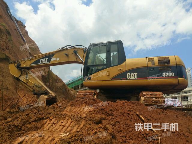 卡特彼勒320d挖掘机