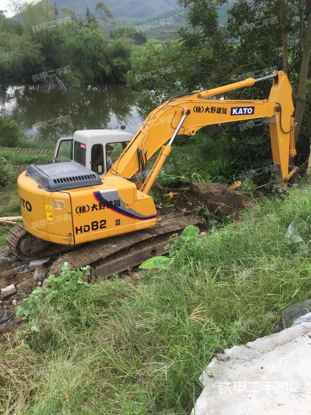 加藤hd823mr挖掘机