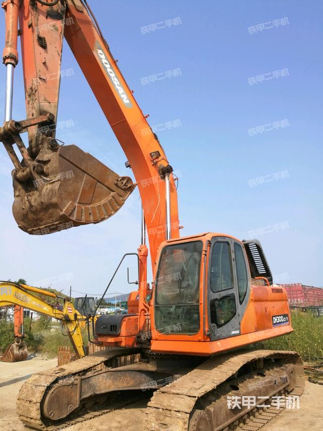 斗山dx260lc挖掘机