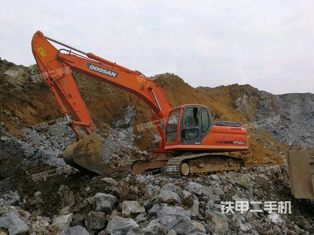斗山dx260lc挖掘机