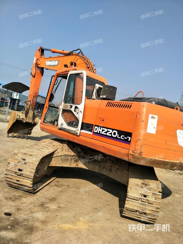 斗山dh220-7挖掘机