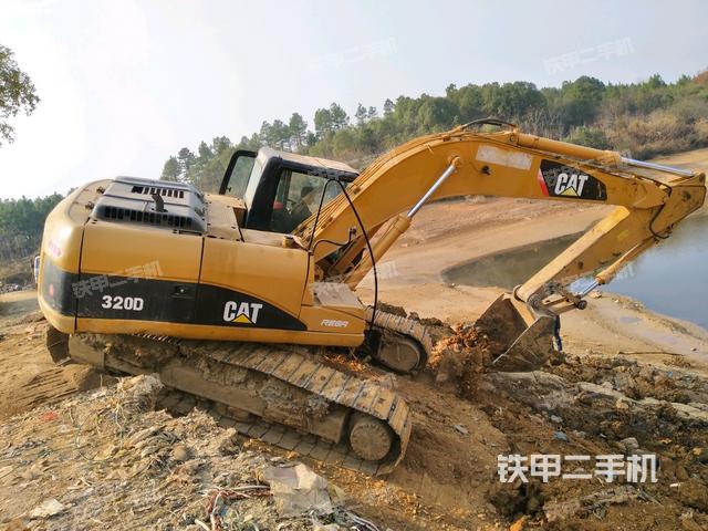 卡特彼勒320d挖掘机