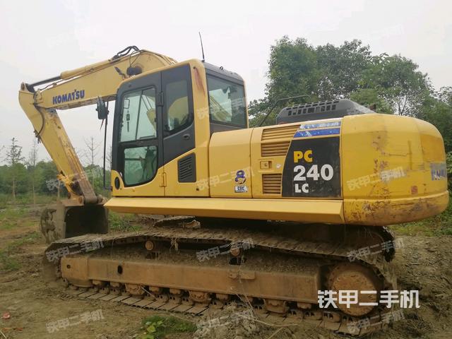 小松pc240lc-8挖掘机