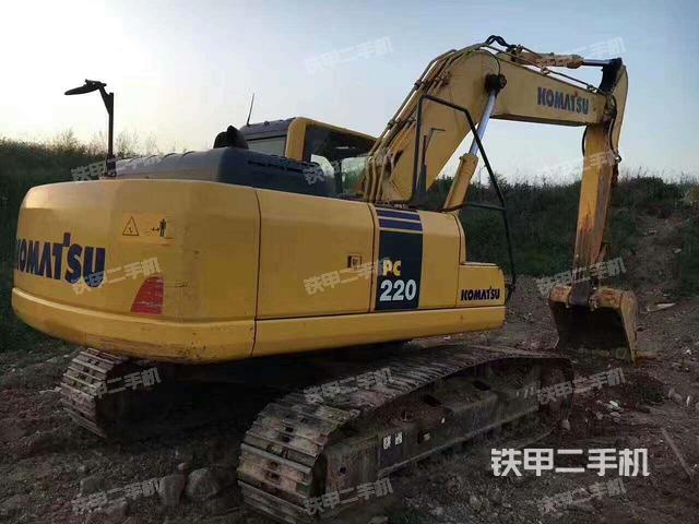 小松pc220-8m0挖掘机