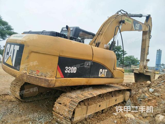 卡特彼勒320d挖掘机