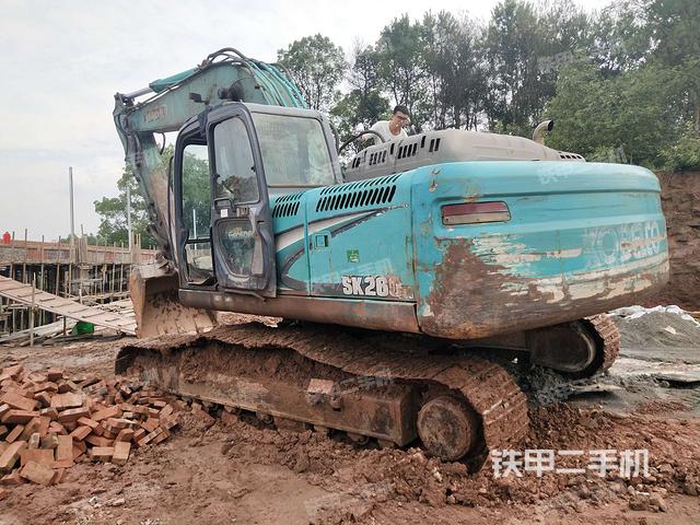 神钢sk260挖掘机