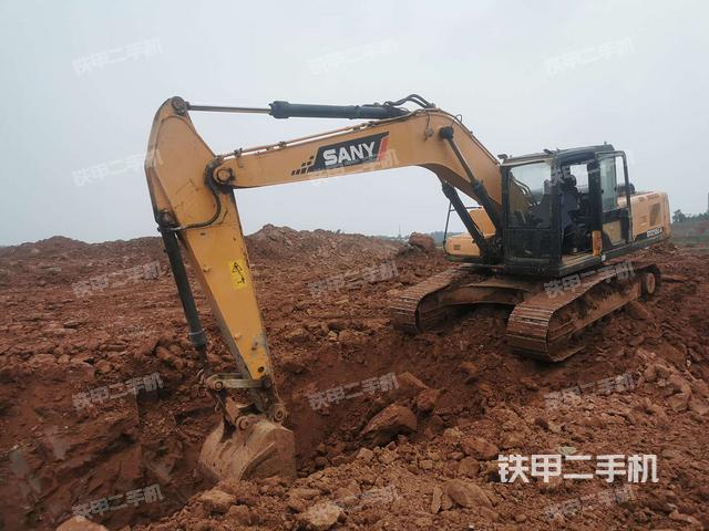 三一重工sy215c挖掘机