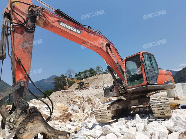 斗山dx220lc-9c挖掘机