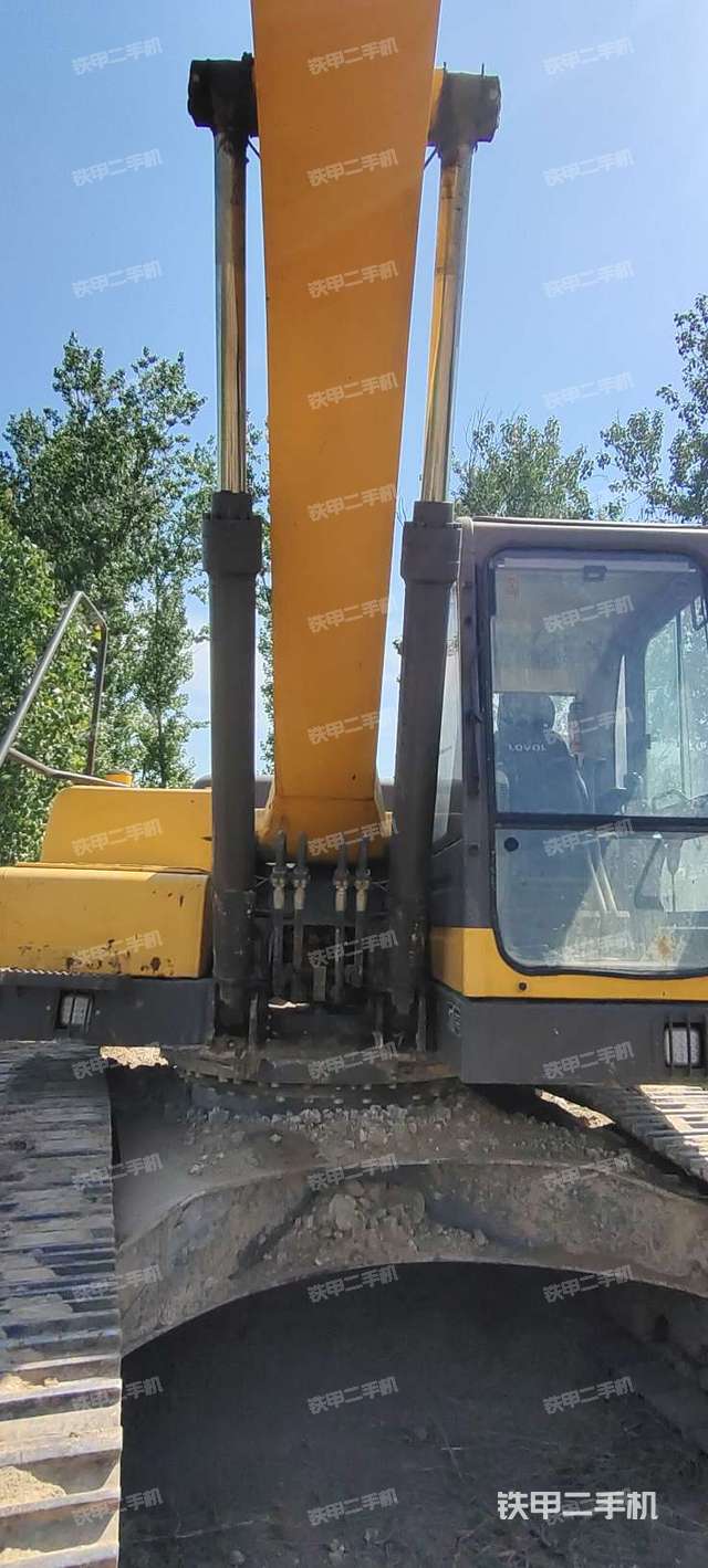 雷沃重工fr220e挖掘机