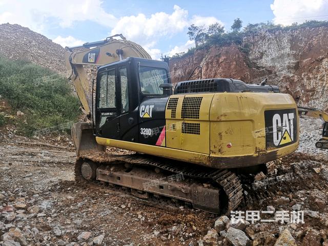 卡特彼勒320d2gc挖掘机