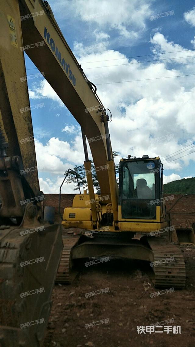 小松PC220LC-8挖掘机