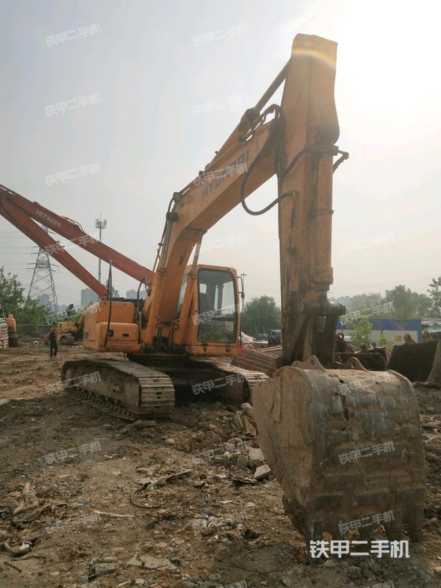 现代R215-7C挖掘机