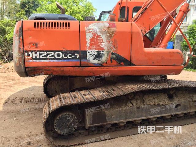 斗山DH220LC-7挖掘机