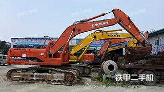 斗山DH225-7挖掘机实拍图片