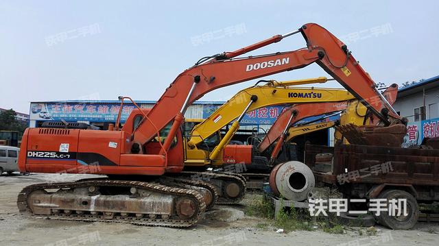 斗山DH225-7挖掘机