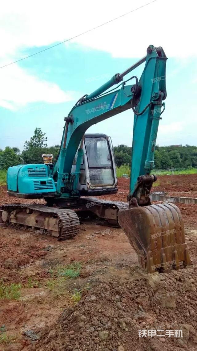 神钢sk100挖掘机