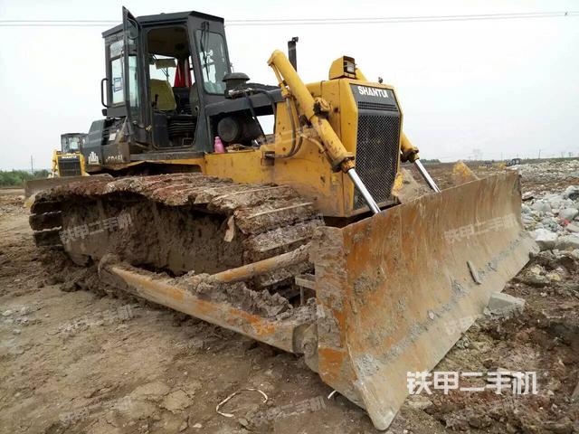 山推SD16L湿地型推土机