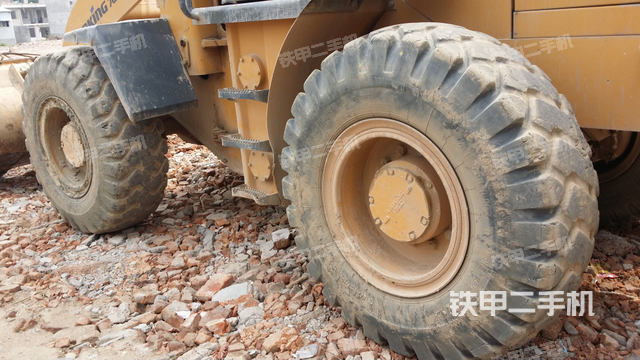 装载机 二手龙工lg833b装载机(此设备编号:320483)05-21更新更新