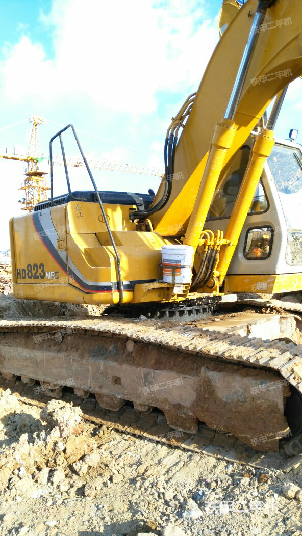 加藤hd823mriii挖掘机