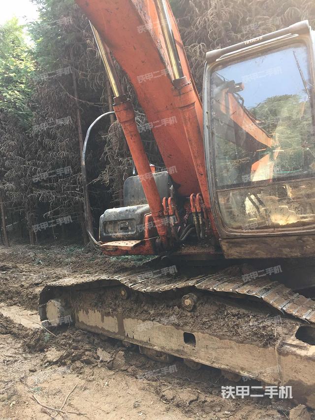 日立ZX200挖掘机