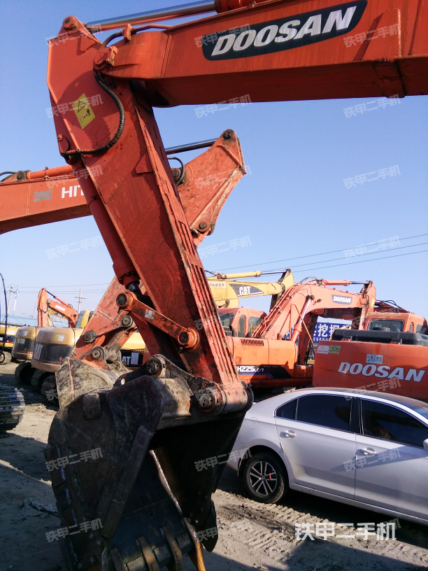 斗山dh220-5挖掘机