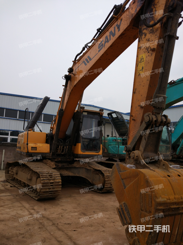 三一重工sy215c-9挖掘机