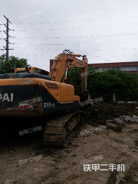 现代R215-9挖掘机