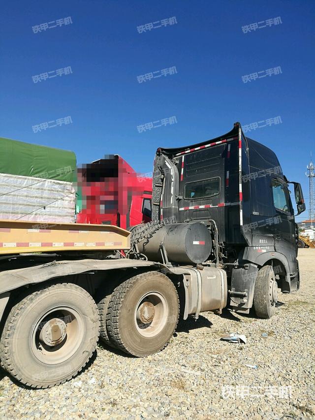 中國重汽8x4拖車