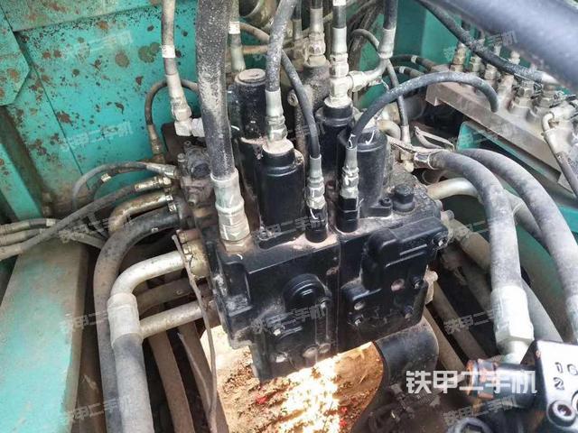 神钢SK260LC-8挖掘机