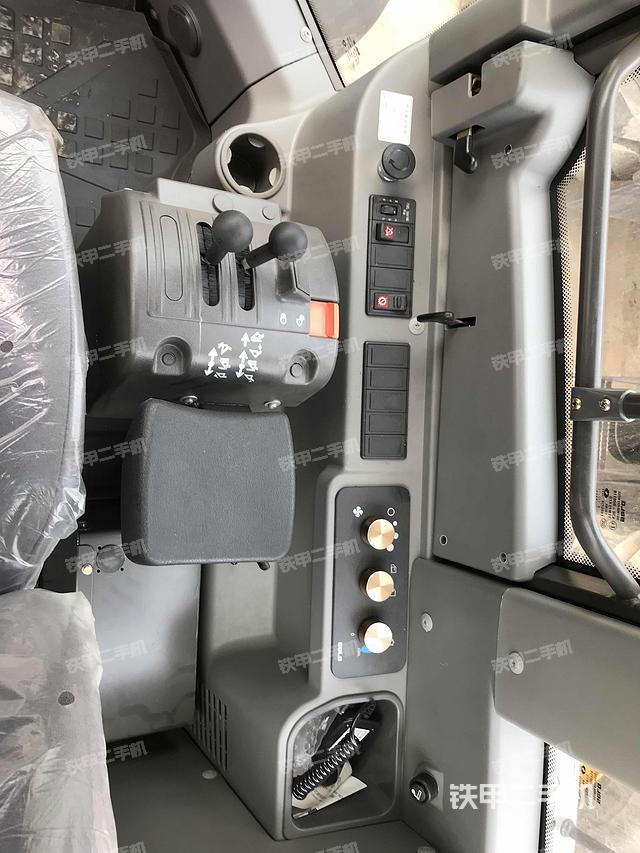 设备图片车主自述:17年购买临工968,全新车,买来一铲活也没干,工程停