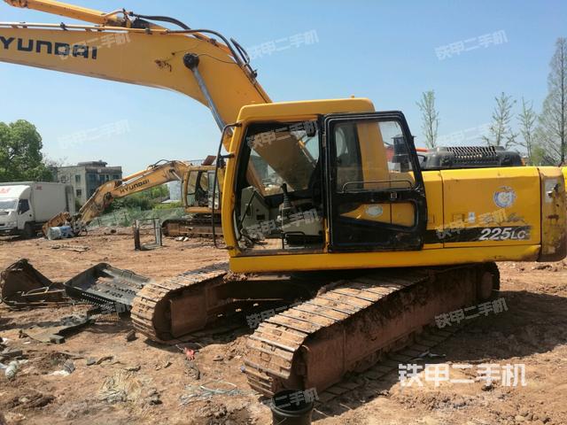 现代r225lc-7挖掘机