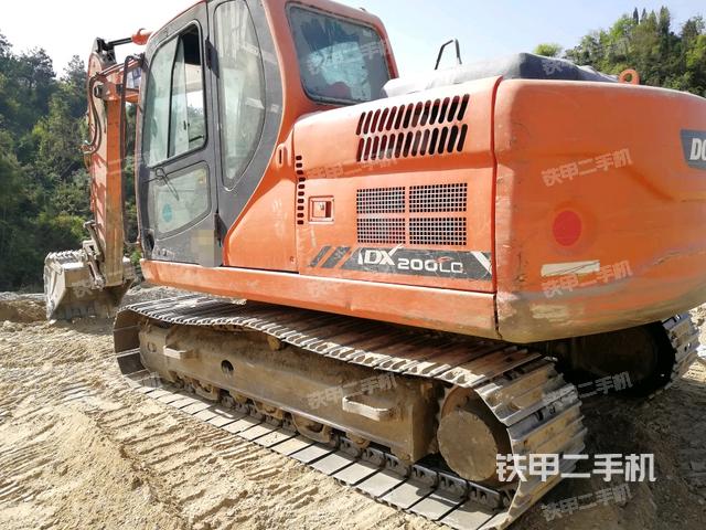 斗山DX150LC挖掘机