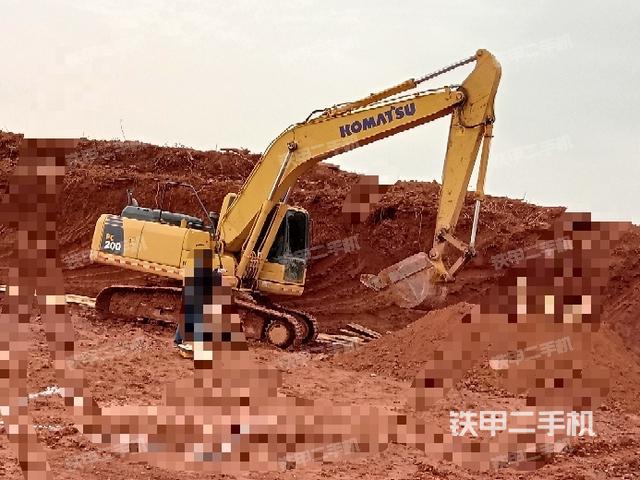 小松PC200LC-8M0挖掘机