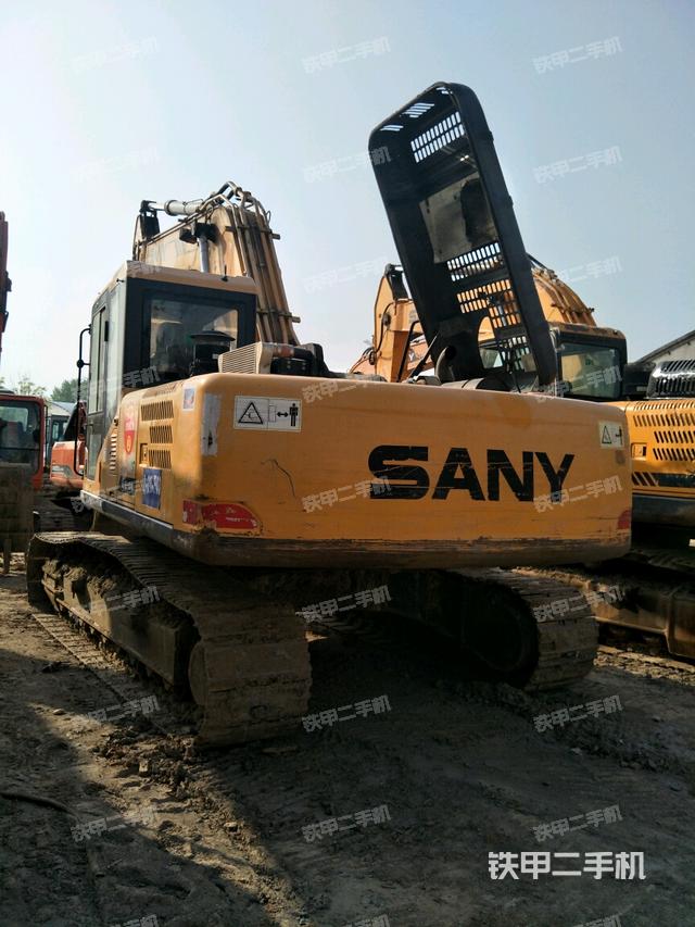 三一重工sy225c挖掘机