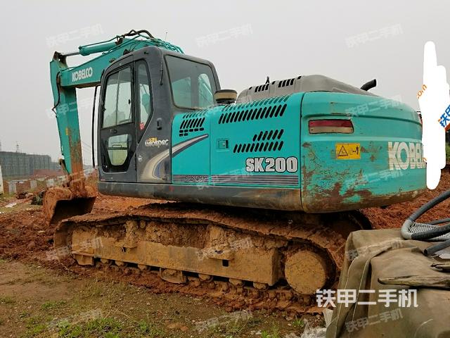 神钢SK200超8挖掘机