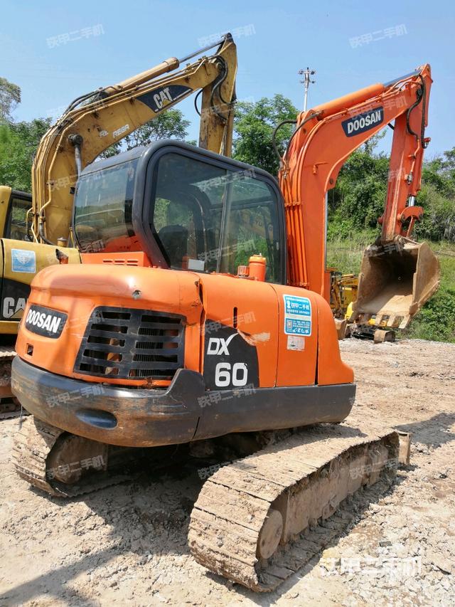 斗山dx60挖掘机