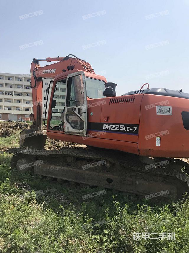 斗山DH225LC-7挖掘机
