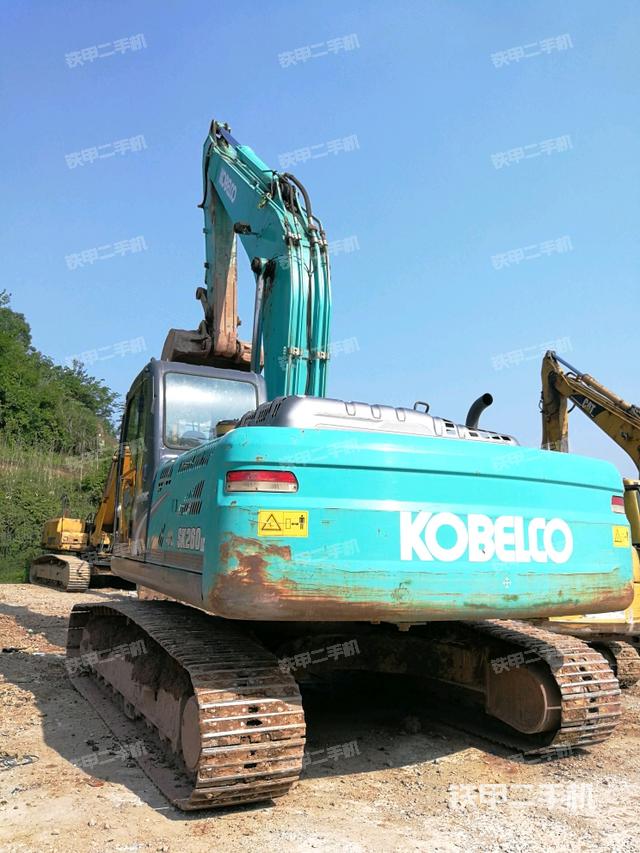 神钢sk260lc-8挖掘机