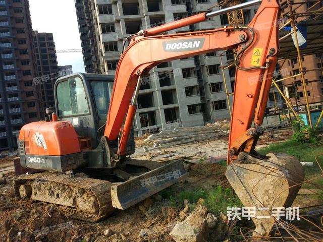 斗山DH60-7挖掘机