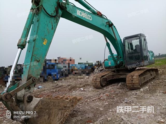 神钢SK200-8挖掘机