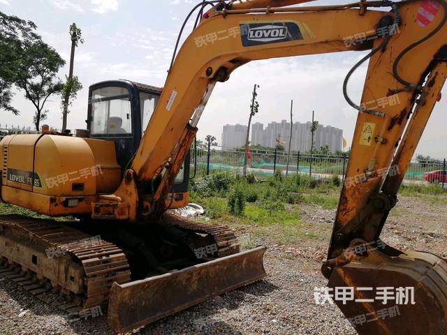 雷沃重工fr85-7挖掘机