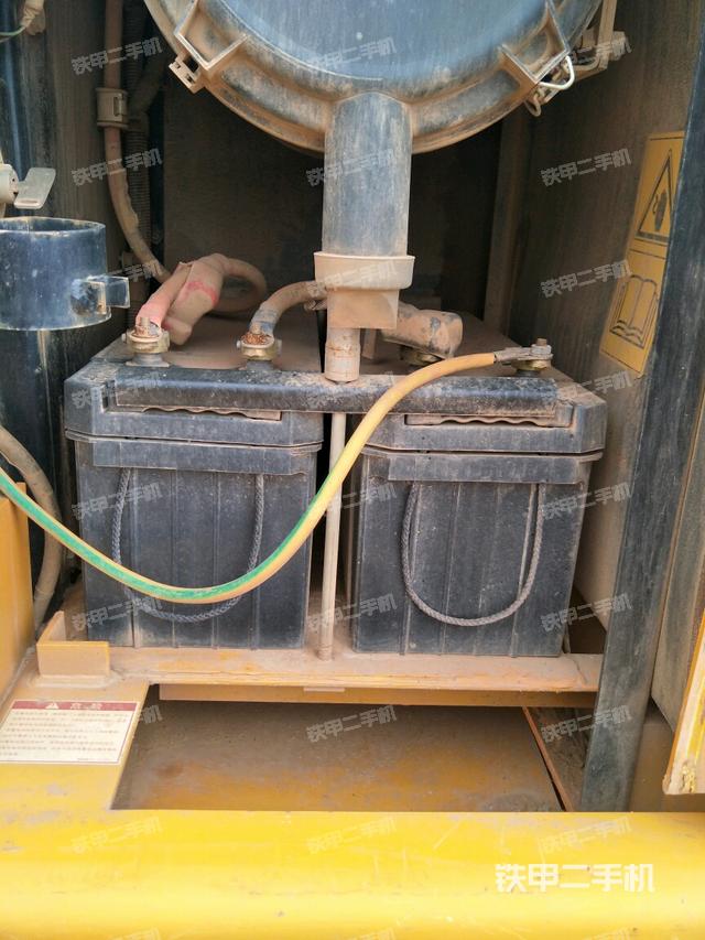 长沙市二手加藤hd820r挖掘机-电瓶实拍图-274