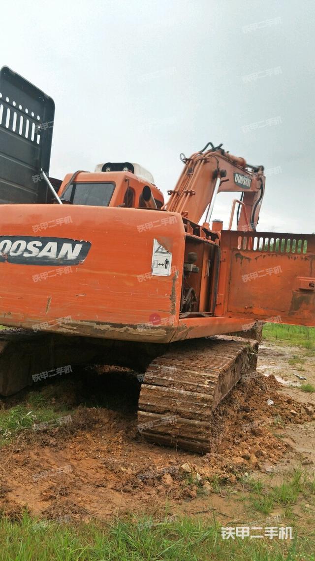 斗山dh130lcv挖掘机