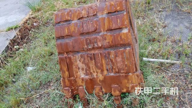 铲斗右后整体（工作和回转装置）