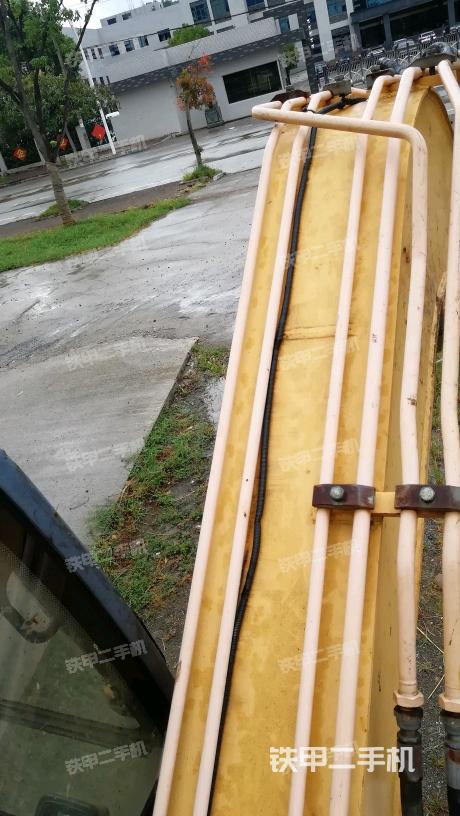 大臂背部俯视（工作和回转装置）