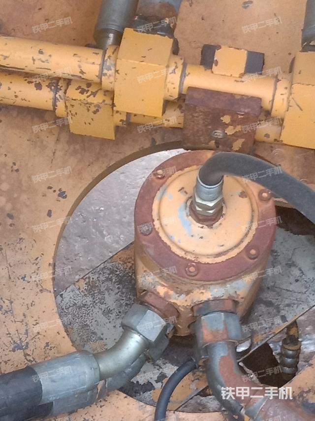 中央回转接头特写（上车部件）