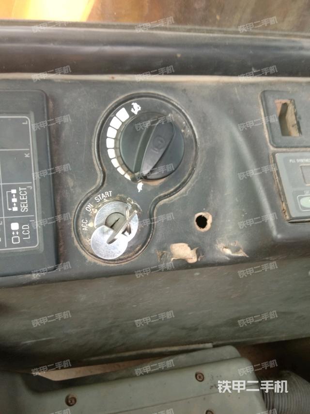 座椅右侧控制台/钥匙门/油门/含右手柄（驾驶室部分）